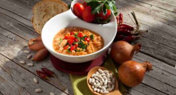 I fagioli alla maruzzara si mangiano solo a Napoli: diversa da tutte le altre, la ricetta come si fa nelle trattorie
