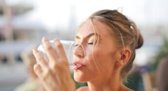 Ho bevuto 2,5 litri di acqua al giorno: ecco cosa è successo al mio corpo